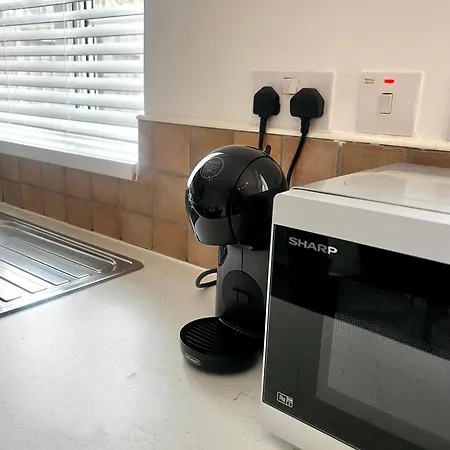 City Centre House - Pet Friendly - Free Parking - 2 Bedroom - Large Garden-3