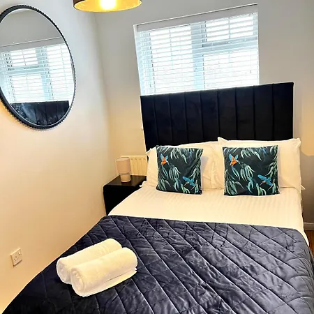 City Centre House - Pet Friendly - Free Parking - 2 Bedroom - Large Garden-2